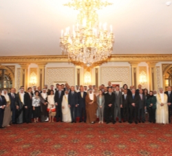 Su Majestad el Rey junto al Príncipe Heredero y Primer Viceprimer Ministro del Reino de Bahrein, Su Alteza Real el Príncipe Salman Bin Hamad Al-Khalif